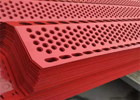 Paneles de cercas de protección contra viento perforados rojos de fibra de poliéster exterior con acabado en polvo electrostático
