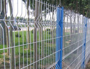 Los paneles soldados con autógena el 1.8m de la cerca de alambre del campo de deportes