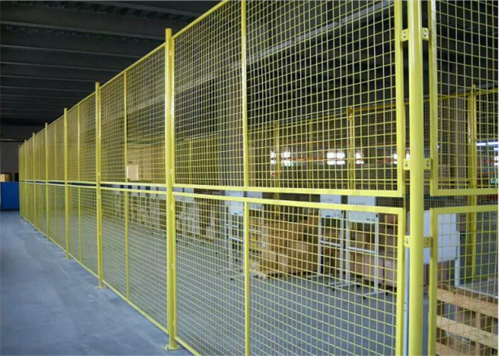 El tipo de marco galvanizó color amarillo/verde de la altura de la cerca los 2.2m de la malla de alambre